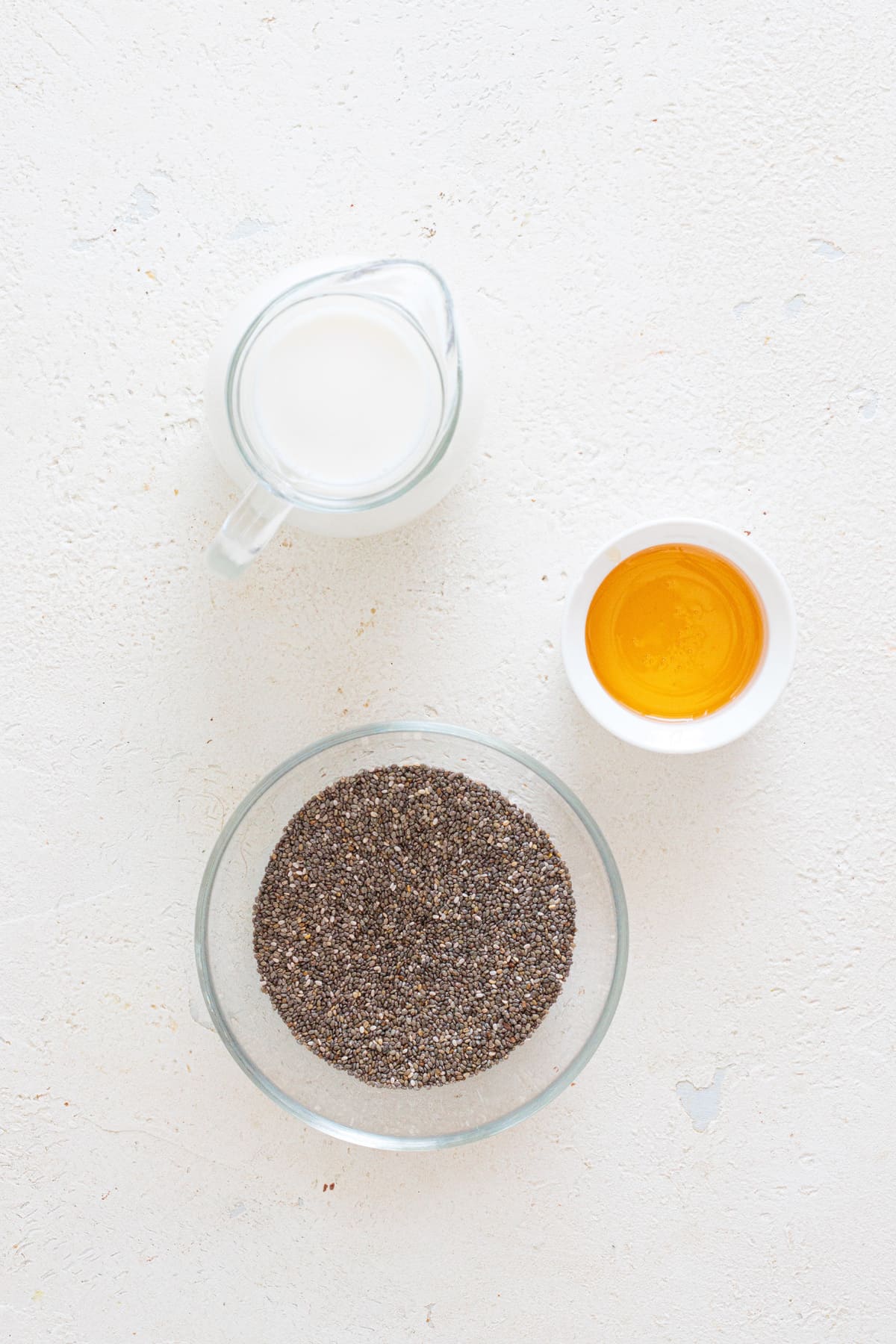 Ingredients for the chia pudding.