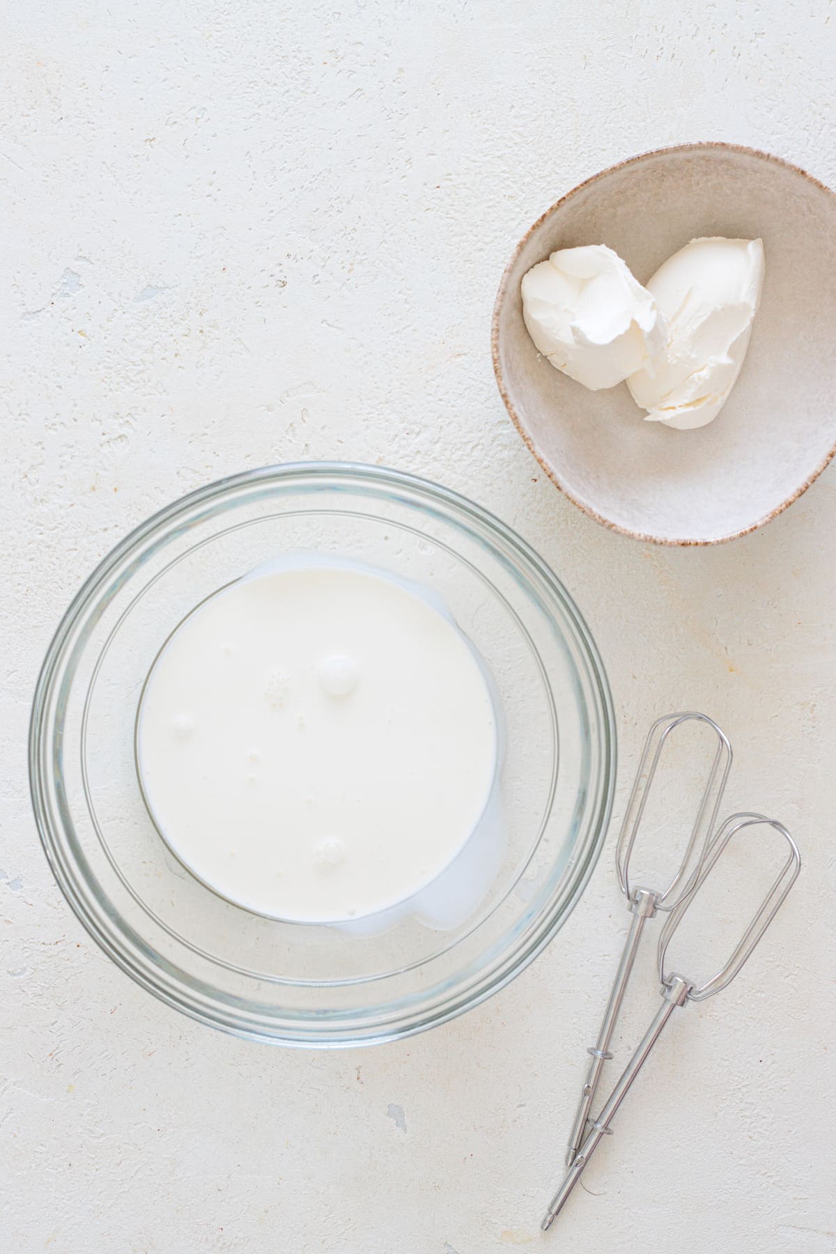 Whip the cream and the mascarpone.
