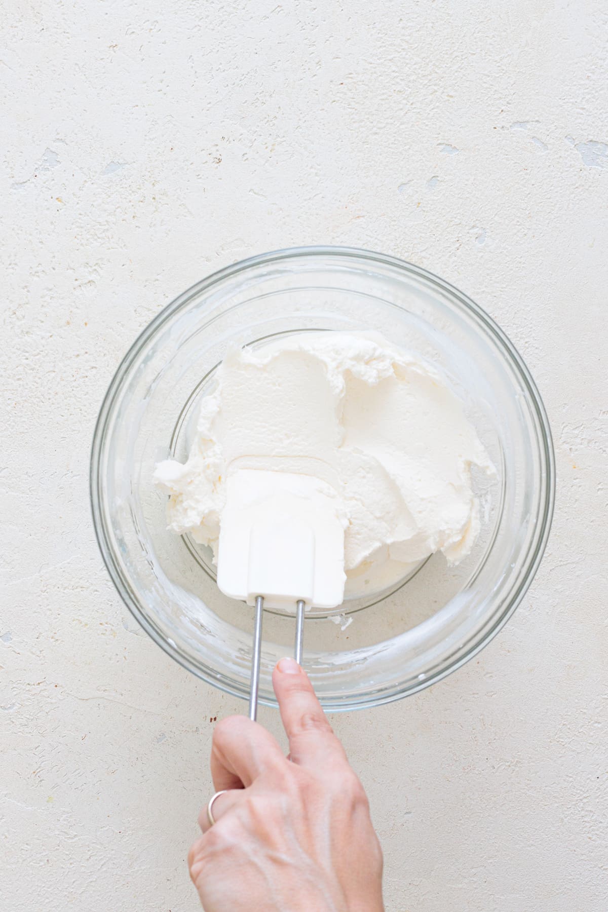 Smooth and fluffy mascarpone cream ready to use.