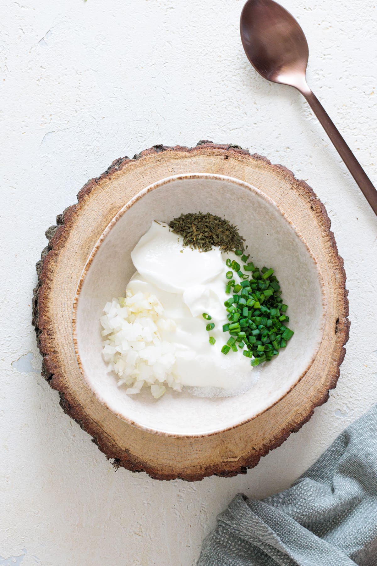 Add yogurt, onion, garlic, and herbs in a bowl.