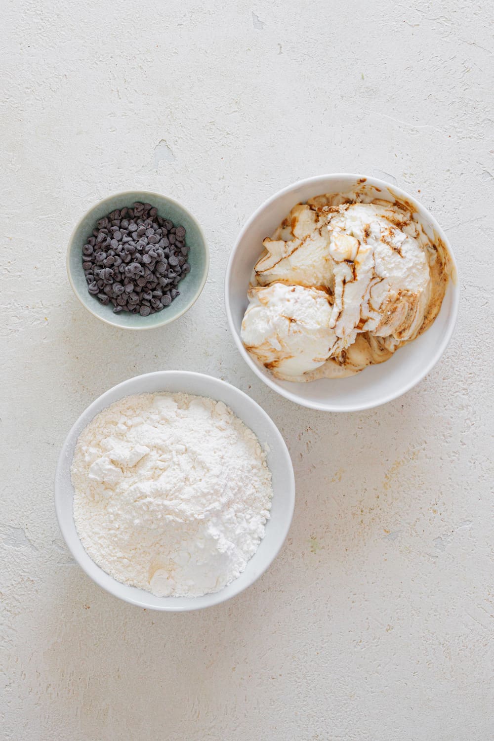 Ingredients for the Ice Cream Bread with chocolate chips