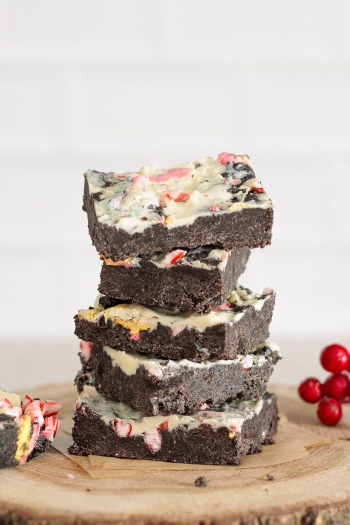 4-ingredient Peppermint Oreo Bars with white chocolate topping