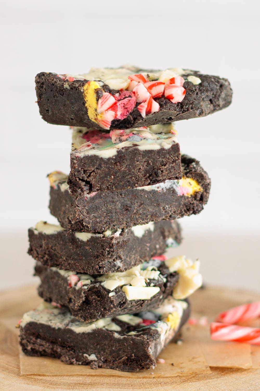 4-ingredient Peppermint Oreo Bars with white chocolate and candy cane topping