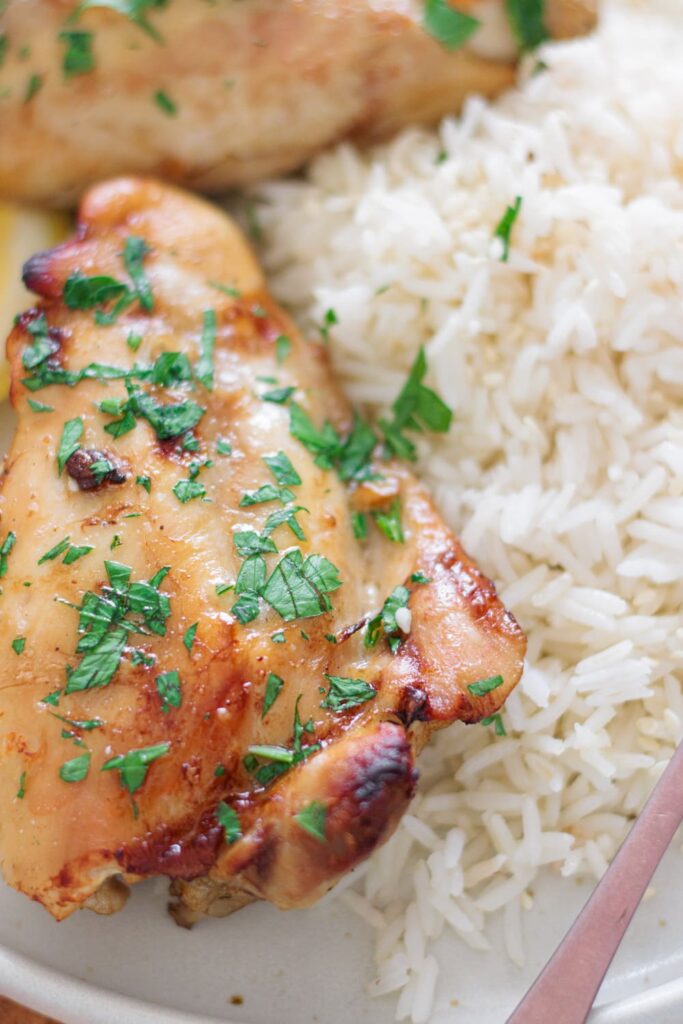 Broiled Chicken Thighs with garlic sauce and golden crispy skin