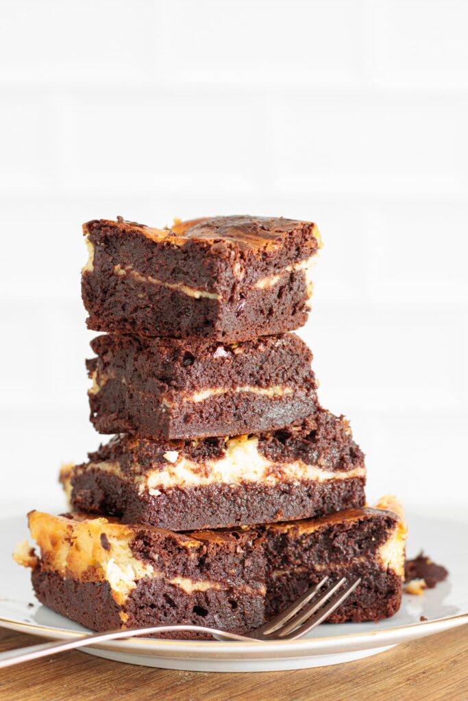 cheesecake brownies with cream cheese swirls