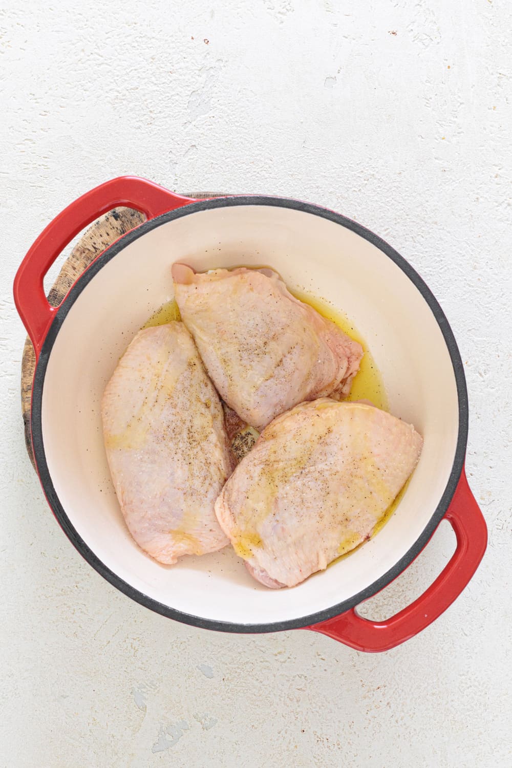 Dry the chicken thoroughly, season it well, and place it in a pot with a bit of olive oil until golden on the outside (not all the way through).