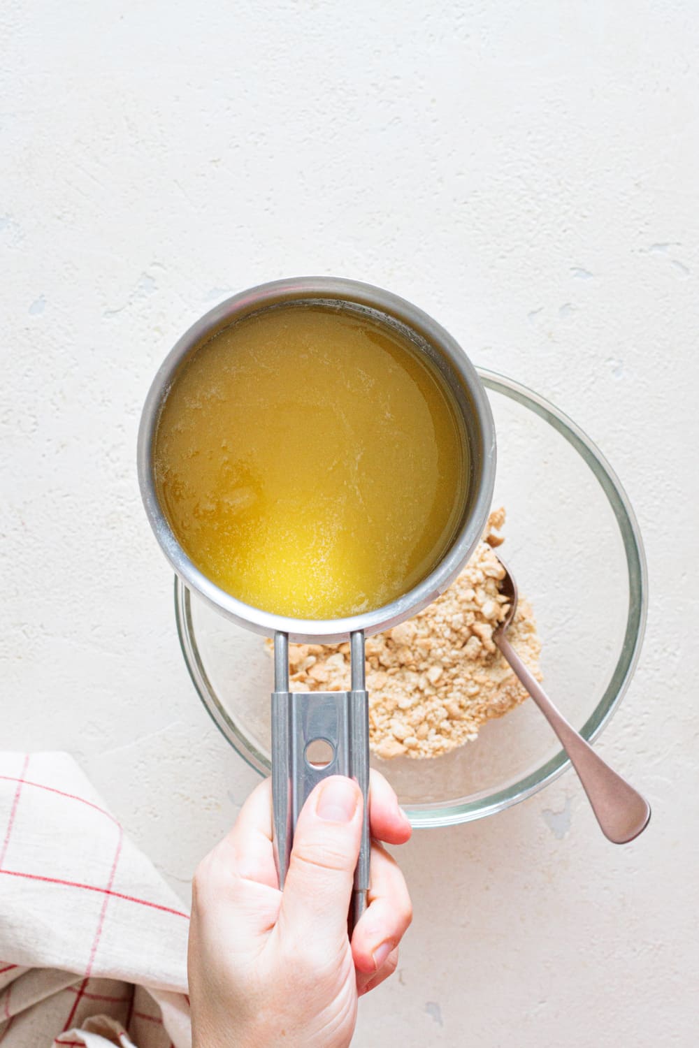 Mix the melted butter with the crushed biscuits and mix well.