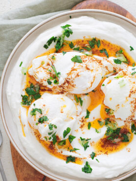 Easy Turkish eggs (Çılbır)