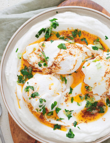Easy Turkish eggs (Çılbır)
