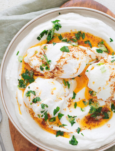 Easy Turkish eggs (Çılbır)