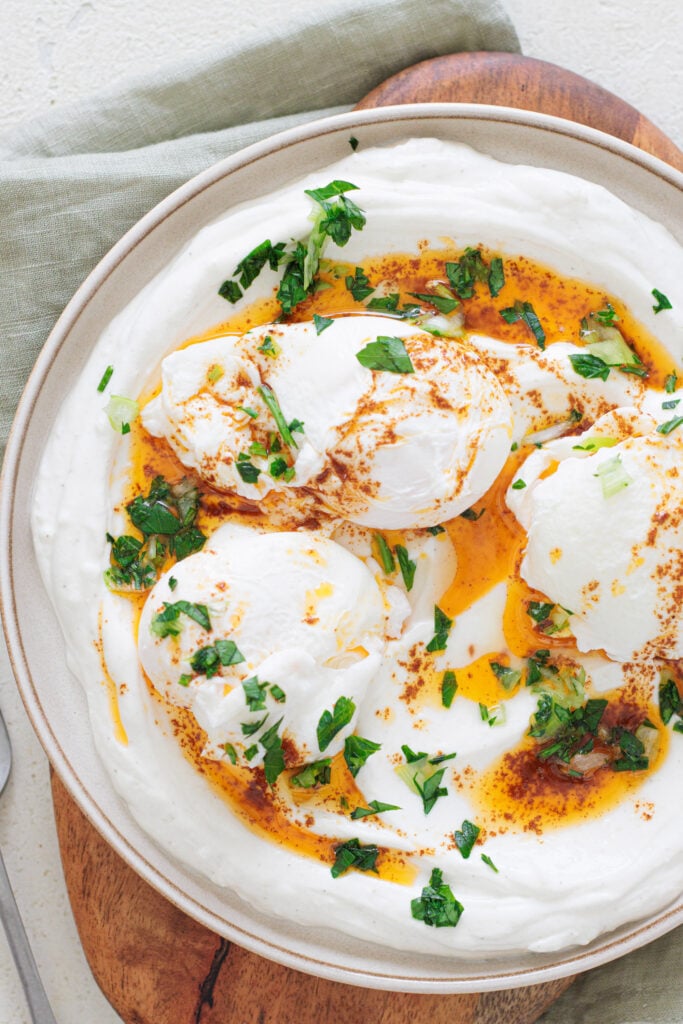 Easy Turkish eggs (Çılbır)