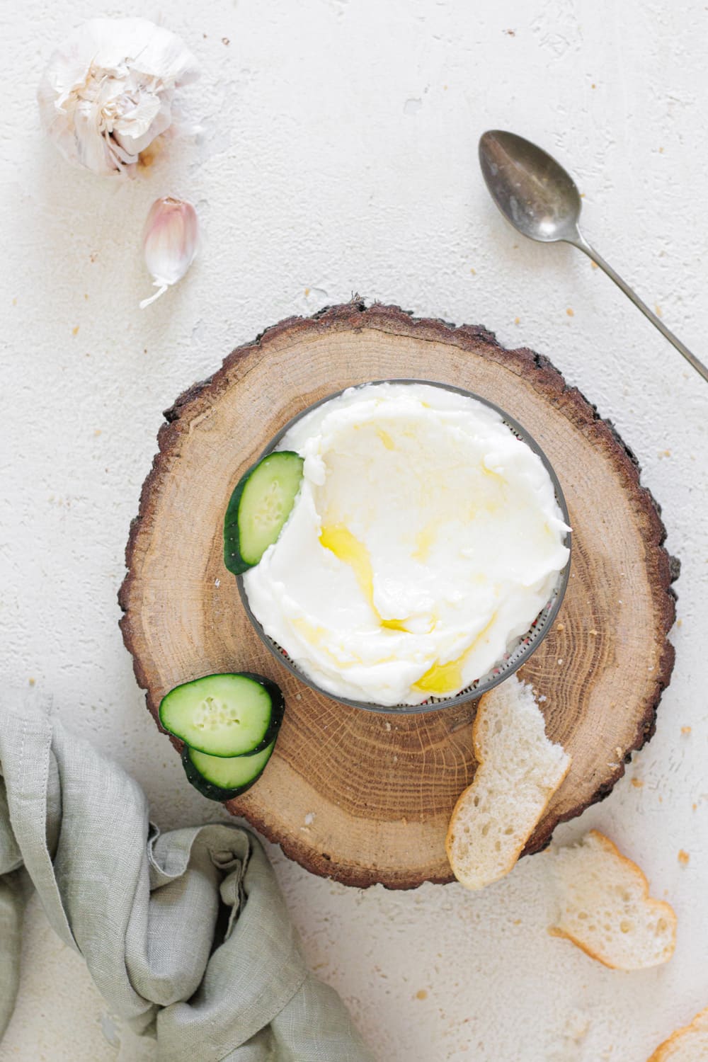Creamy Lebanese garlic dip